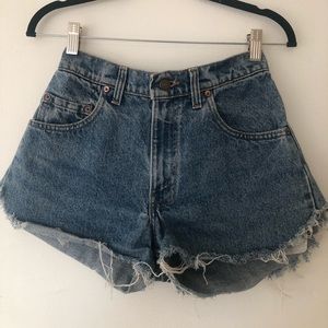 Vintage cut off Levi shorts with zipper closure